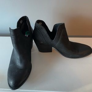 Steve Madden black ankle booties size 8